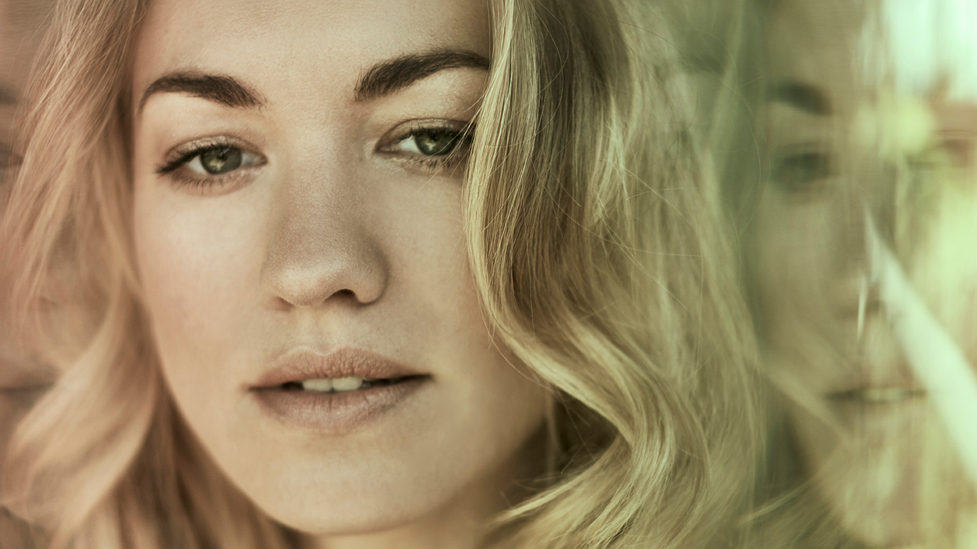 Pulse_Spikes_Yvonne_Strahovski0336